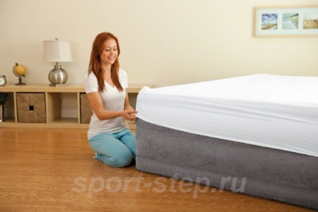 Двуспальная надувная кровать Comfort-Plush High Rise Airbed Intex 64418 с встроенным насосом 