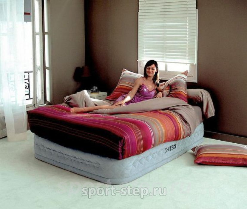 Двуспальная надувная кровать Intex Supreme Air-Flow Bed Queen 66962 со встроенным насосом