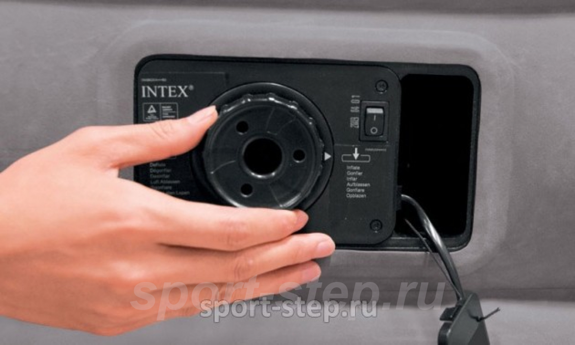 Двуспальная надувная кровать Intex Ultra Plush 66958 c встроенным электрическим насосом