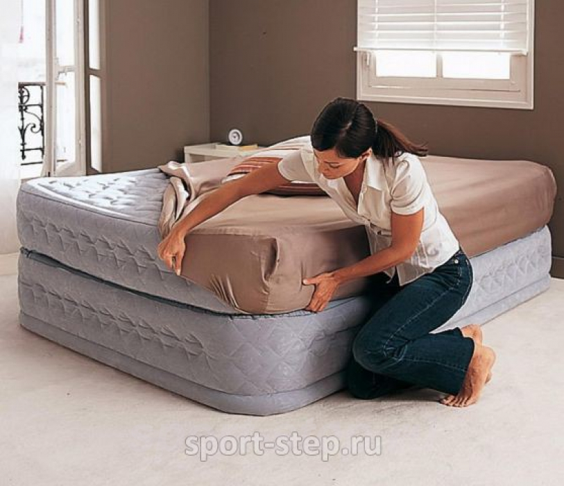 Двуспальная надувная кровать Intex Supreme Air-Flow Bed Queen 66962 со встроенным насосом